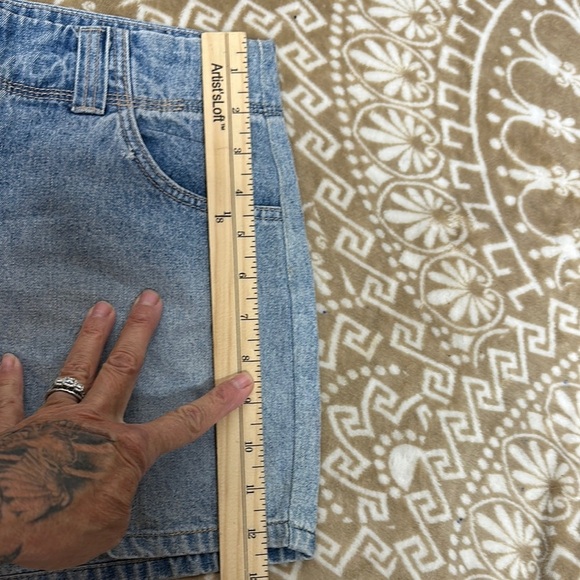 Classic Blue Jean Shorts with Comfortable Fit - Picture 7 of 8